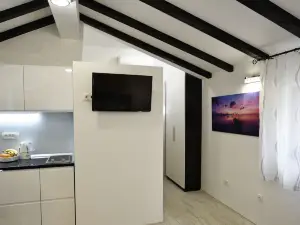 Kuzma Rooms 2