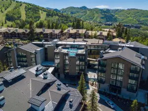 Goldener Hirsch, Auberge Collection