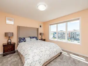 Luxury cozy home in the south of Calgary