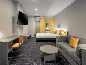 lyf on Elizabeth Melbourne