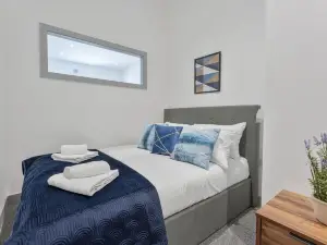 Modern   Cosy 1 Bedroom Budget Apartment in Dudley