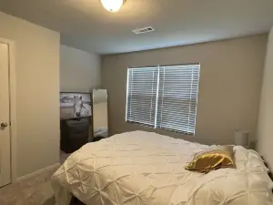 Like New Home close to town family friendly, quiet and close to amenities.