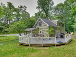 Charming Manheim Cottage w/ on-Site Animal Viewing