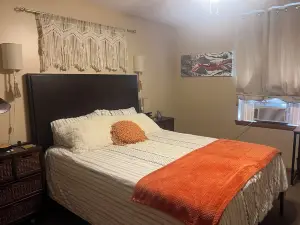 Cozy Vibe, Clean, Beach Access, 10 mins to GOTL!