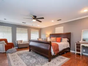 Spacious 5-bedroom house with AC, WiFi in charming Gladewater