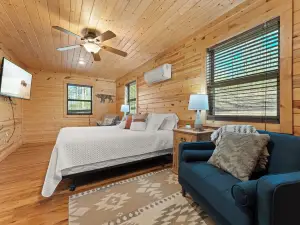 Jasper Cabin w/ Hot Tub, Fire Pit & Mountain Views