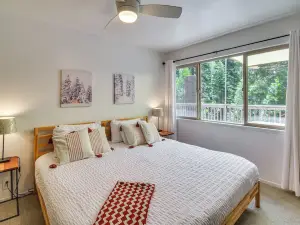 Cozy Retreat w/ Deck ~ 2 Mi to Pinecrest Lake!