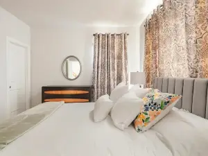 Newly and lavishly furnished 3-bedroom townhome in Bowie to enjoy your stay