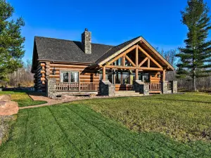 North Shore Cabin w/ Fire Pit by Gooseberry Falls!