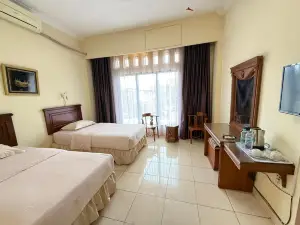 Caredek Hotel