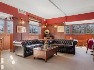 The Metropole Guesthouse