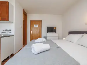 Charming Studio in Malinska close to the beach