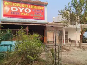 Hotel O White Palace