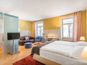 Alma Hotel - Boutique hideaway by the lake with rooftop and ladies-only wellness