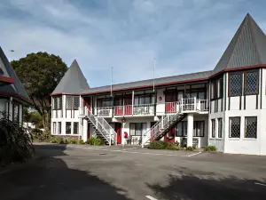 Castles Motel & Driftwood Motel
