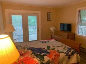 Tranquility Cove-Cozy 4 BDR cottage in serene Union Hall with AC, WiFi, New Mgmt