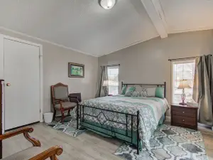 Newly Remodeled 5BR/3BA Home