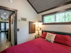 Stunning Cottage Nestled Amidst Trees with Fire Pit in Monteagle, Tennessee
