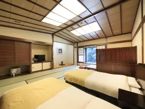 船で行く秘湯 大牧温泉