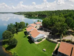 Crown Point Resort