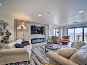 Modern Monkey Island Condo: Balcony & Lake View!