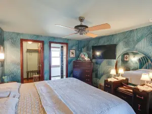 Retro-Style Home in Ruston: Walkable Location!