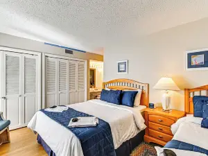 Lakeview Condo w/ Resort Pool: 2 Miles to Golf!