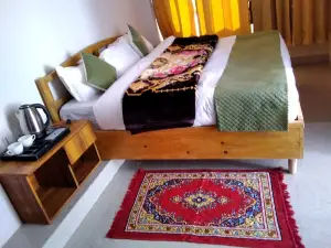 마운트 아우라 스테이 & 다인