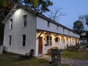 Hay Loft Apartment in Barn - Goshen