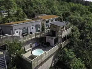 Treetop Spa Hangout & Hotel