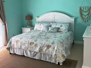 Spacious condo located within Resort World Bimini!