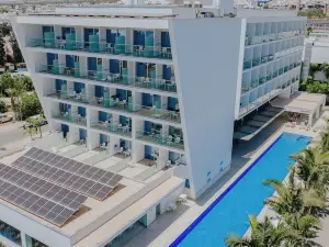 Seasons Hotel (Adults Only)