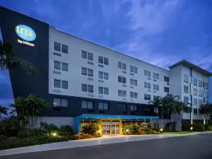 Tru by Hilton Miramar