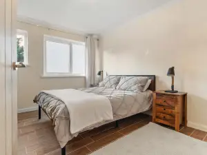 Monkstone Court - Close to Village and Beach