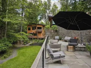 Woodstock Way Hotel