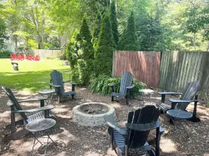 1 bed/1 bath, 1.5 blocks to beach/town, dog friendly, screened prch, fenced yard