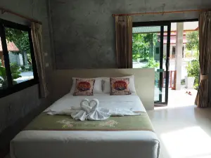 Baan Keree Thara Khiri Wong