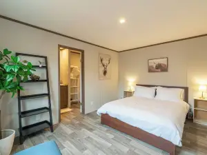 Comfy Lodge House - 5 min to BZN Airport - 3BR+BBQ