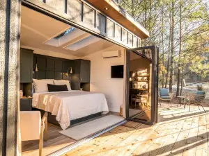 Memorable Getaways in Alabama in this Lovely Tiny House with Hot Tub near Lake Guntersville