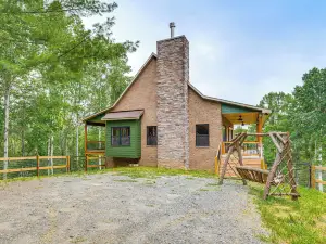 Modern Cabin w/ Sweeping Views in Blue Ridge Mtns!