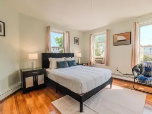 Cozy 4BR near Boston+gameroom