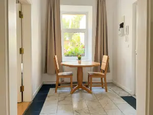 Central & Simple 1Br Apartment with Wifi