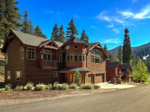 Heavenly Mountain Chalet - Skiing, Pets, Hot Tub
