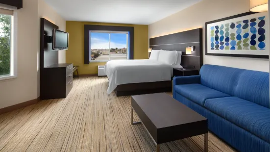 Holiday Inn Express Hotel & Suites Belmont, an IHG Hotel