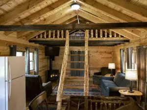Big River Escape 里弗賽德小屋