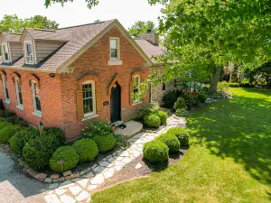Heated Pool and Koi Pond - Charming Schoolhouse Escape