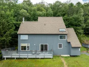 Clyde's Cabin 4 Bedroom Home