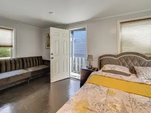 Pets Welcome! Hinton Home w/ Mtn Views