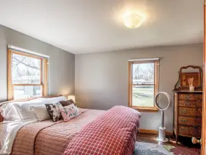 Charming Downtown Ennis Executive Home!