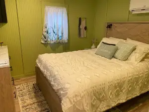 Cozy Tiny Home Quiet 1/1 Close to Riding Trails